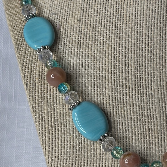 Handcrafted “The Tropical Leaf” Necklace - Picture 3 of 6